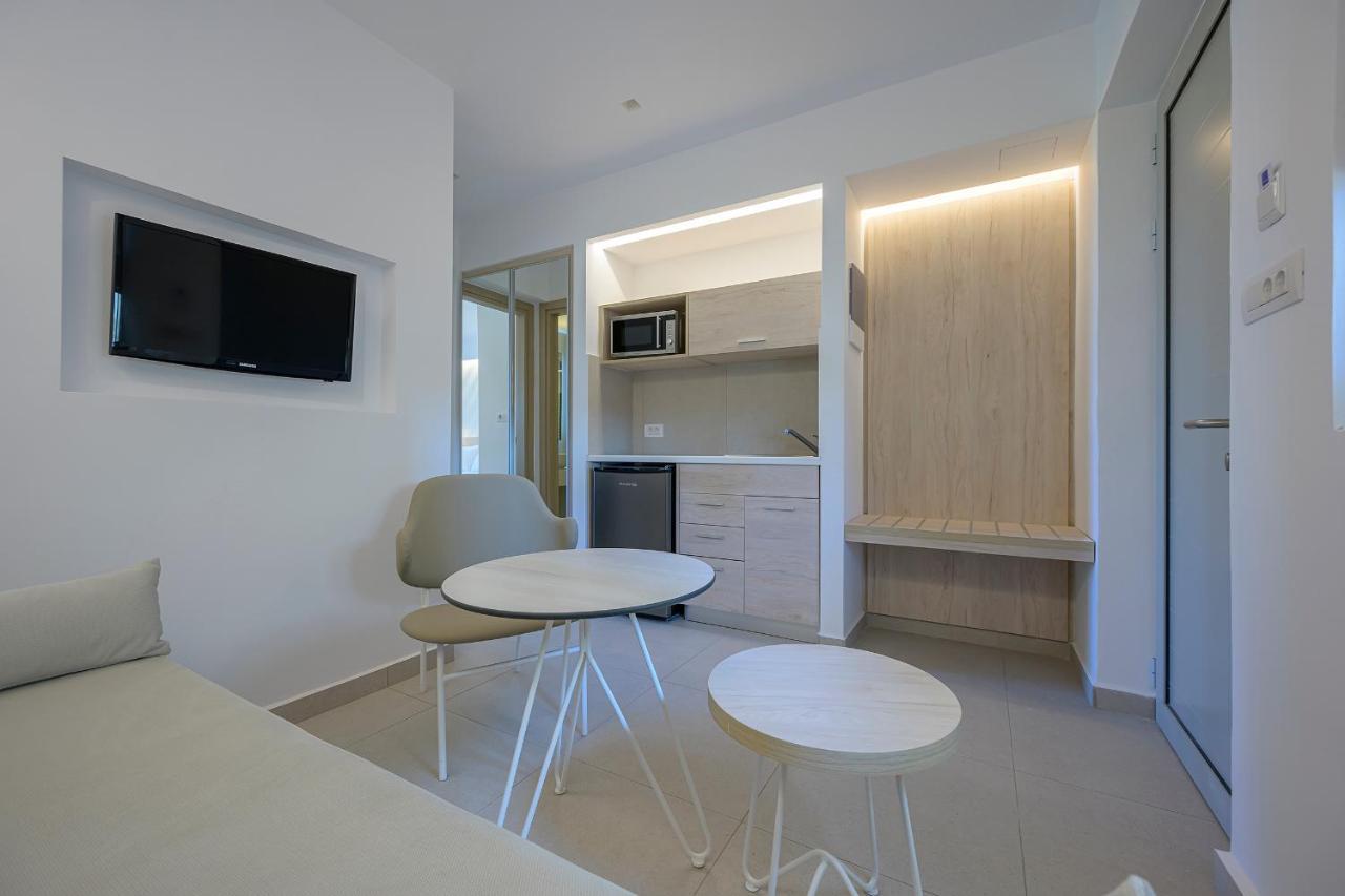 Mythos Suites Hotel ตีกากี ภายนอก รูปภาพ