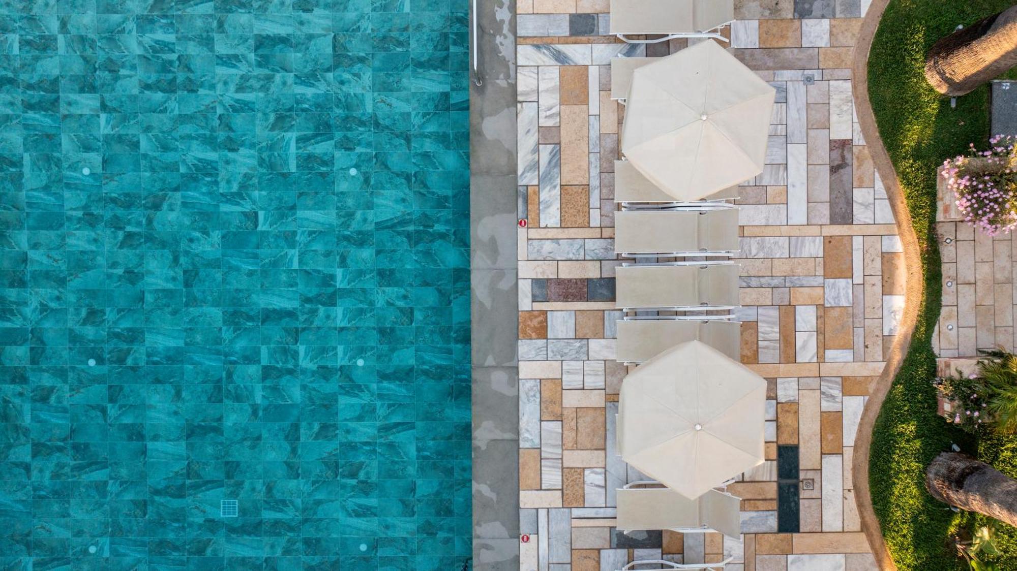 Mythos Suites Hotel ตีกากี ภายนอก รูปภาพ
